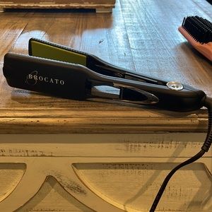Brocato Vibrastrait Flat Iron